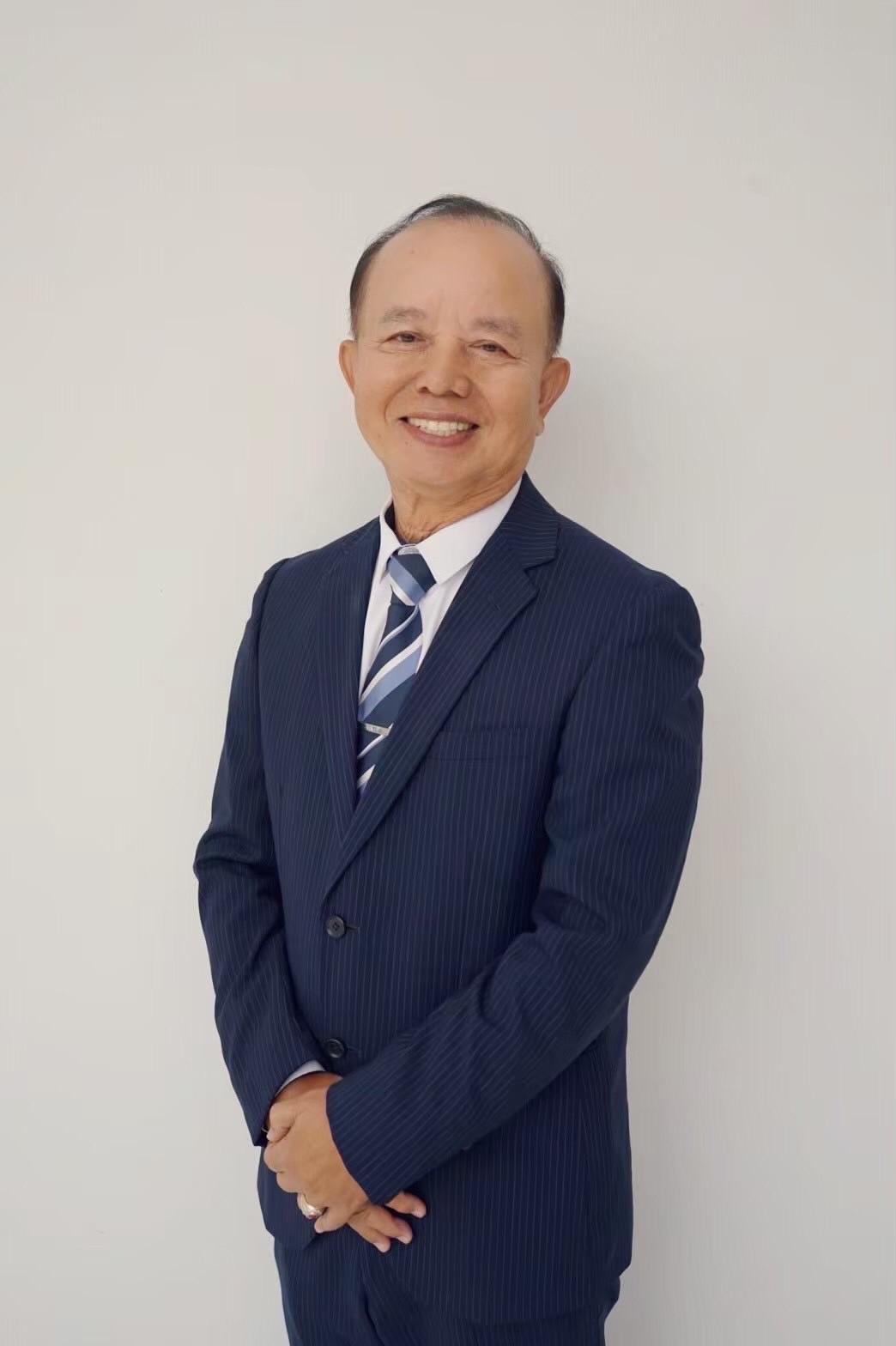 4. รศ.ดร.คมเพชร ฉัตรศุภกุล