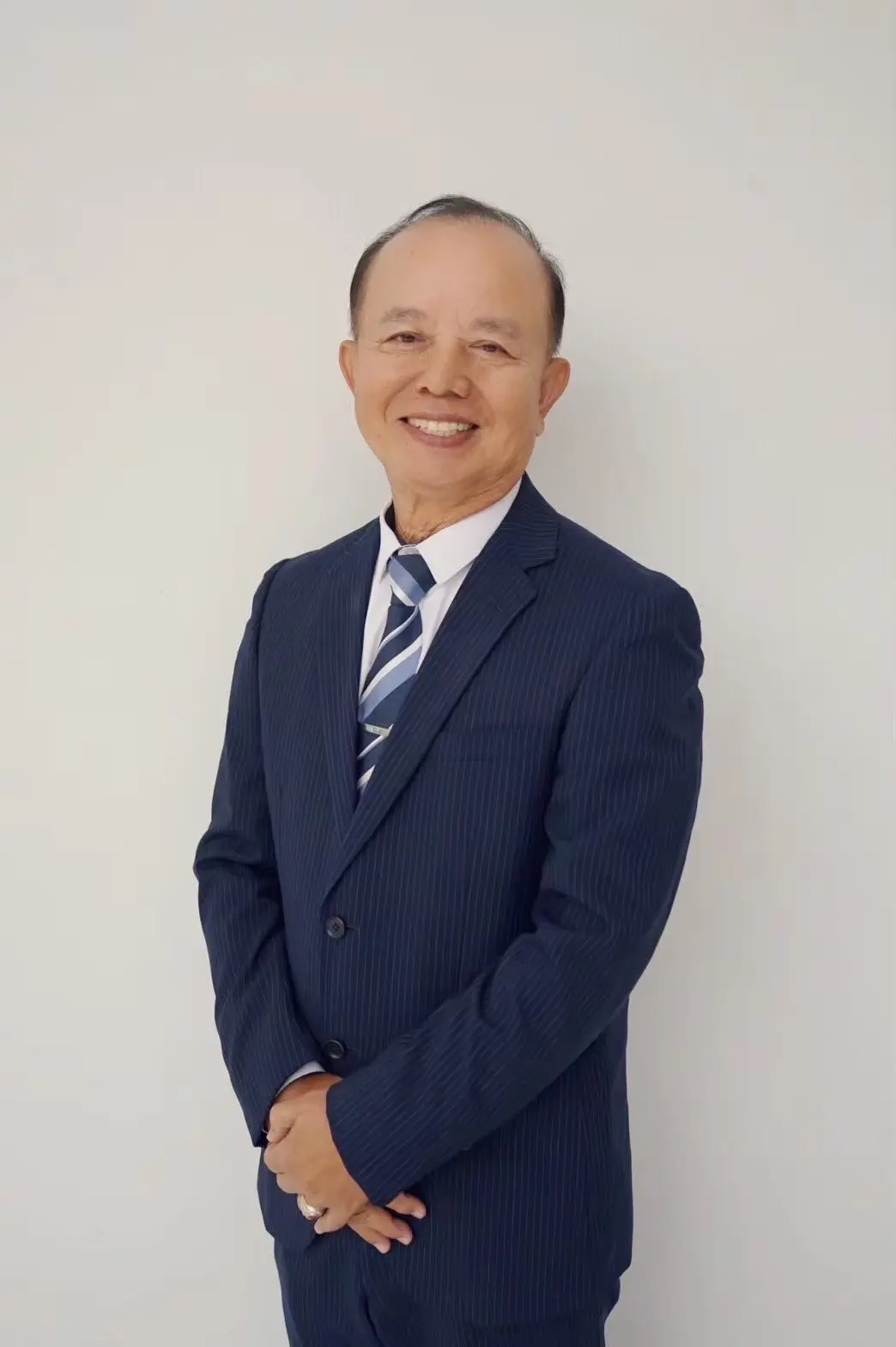 4. รศ.ดร.คมเพชร ฉัตรศุภกุล