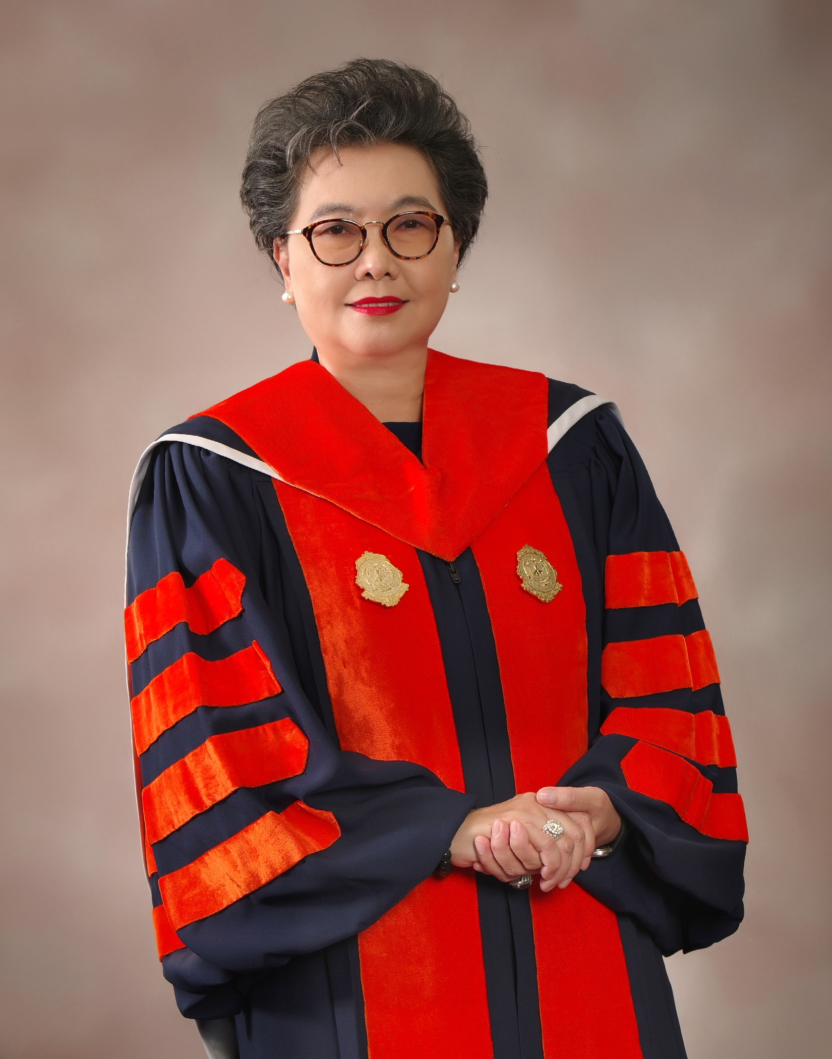 4.ศาสตราจารย์ ศุภลักษณ์ พินิจภูวดล