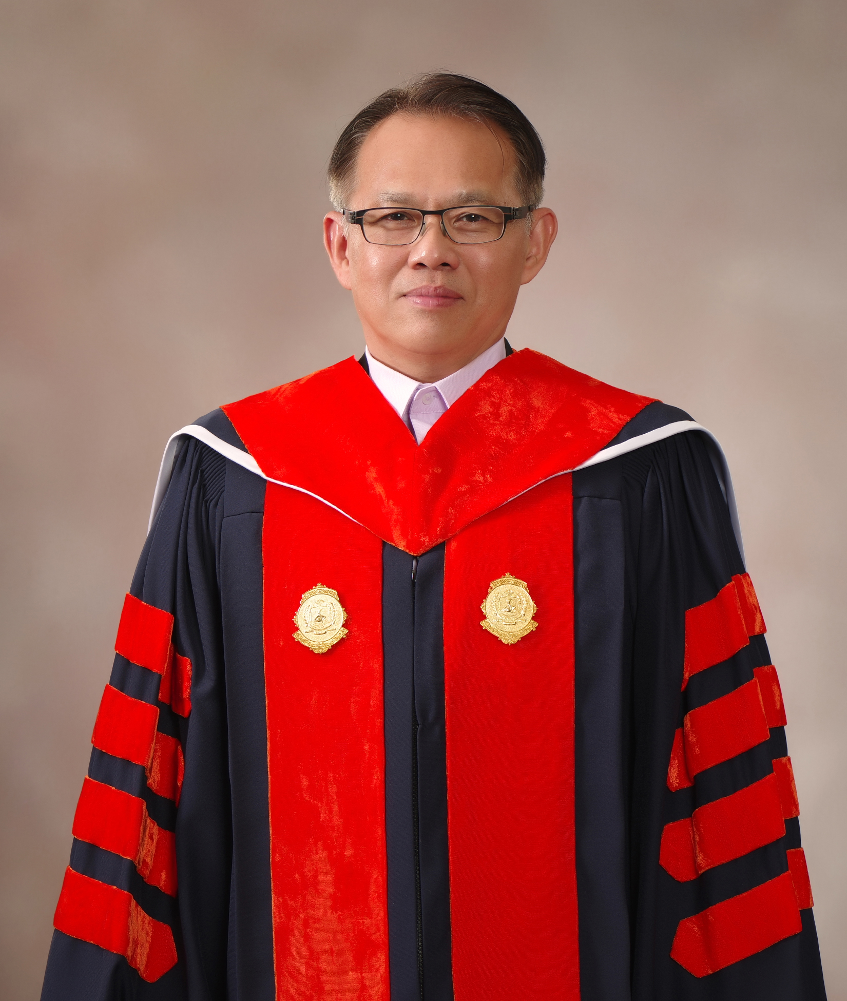 6.ศาสตราจารย์วิทวัส รุ่งเรืองผล