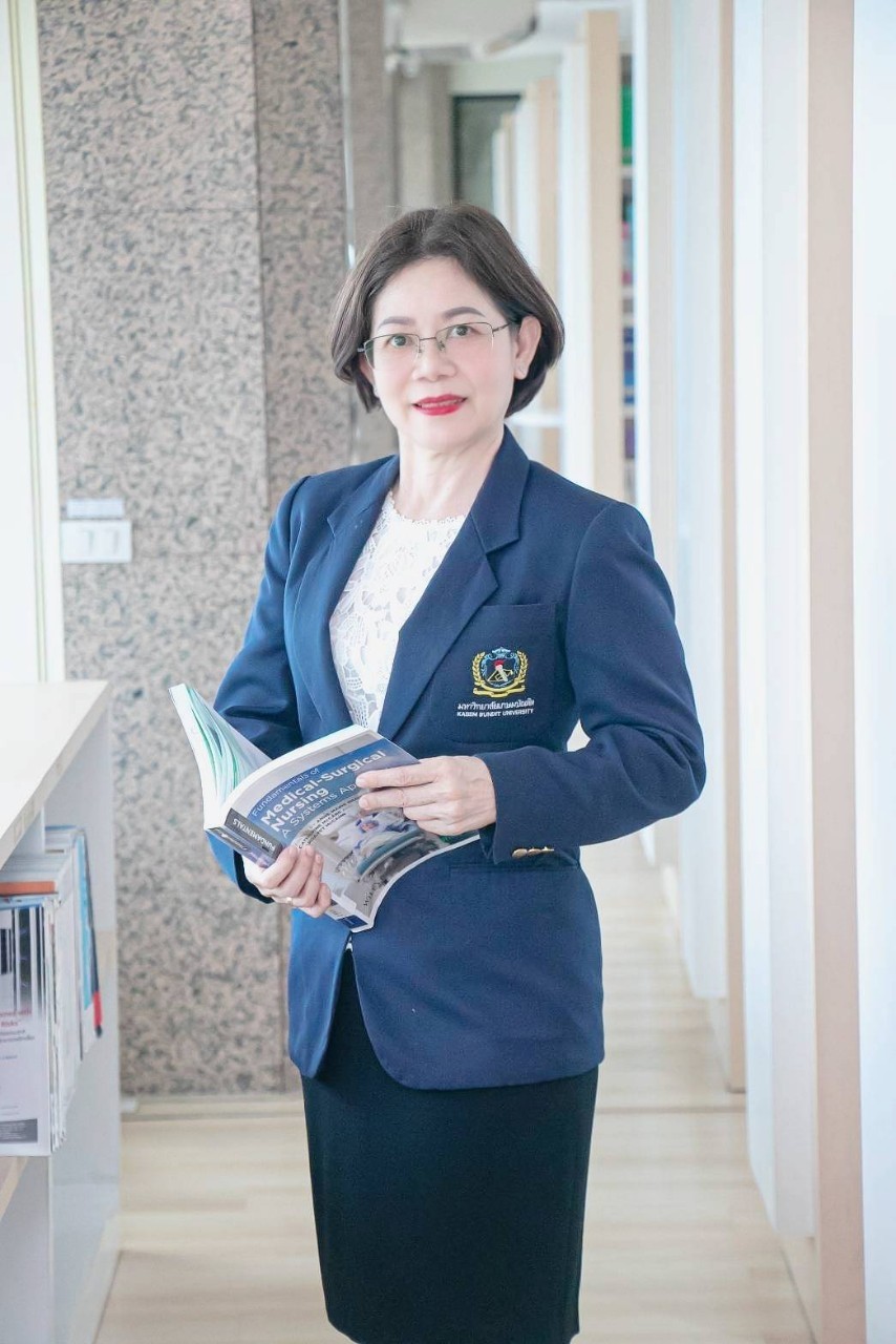 ดร.ชนิกานต์ พนมอุปถัมภ์ (หัวหน้าสาขาวิชาการตลาด)