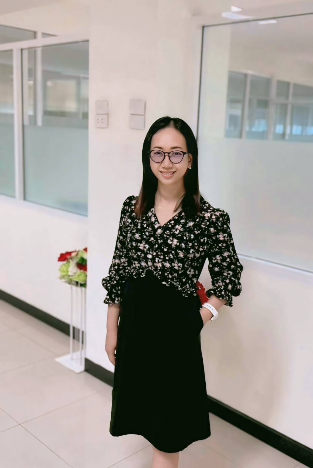 นางรุ่งนภาพร ภูธรธราช