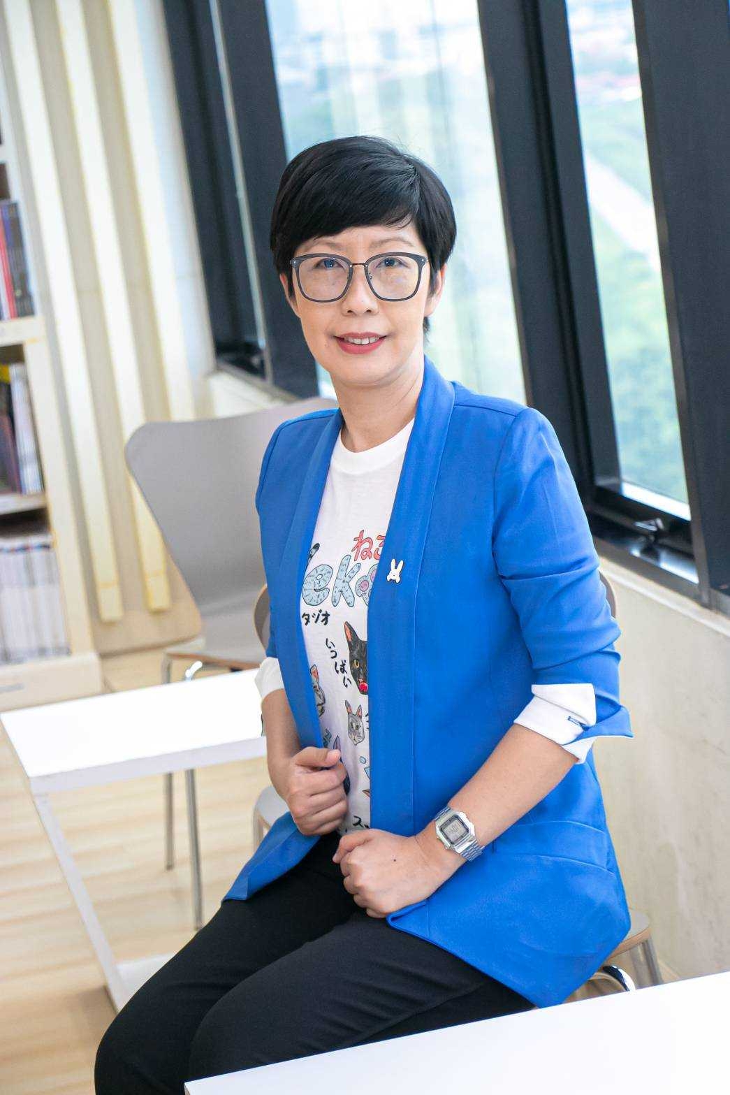 ผศ.ดร.ธารทิพย์ พจน์สุภาพ (รองคณบดีฝ่ายวิจัย)