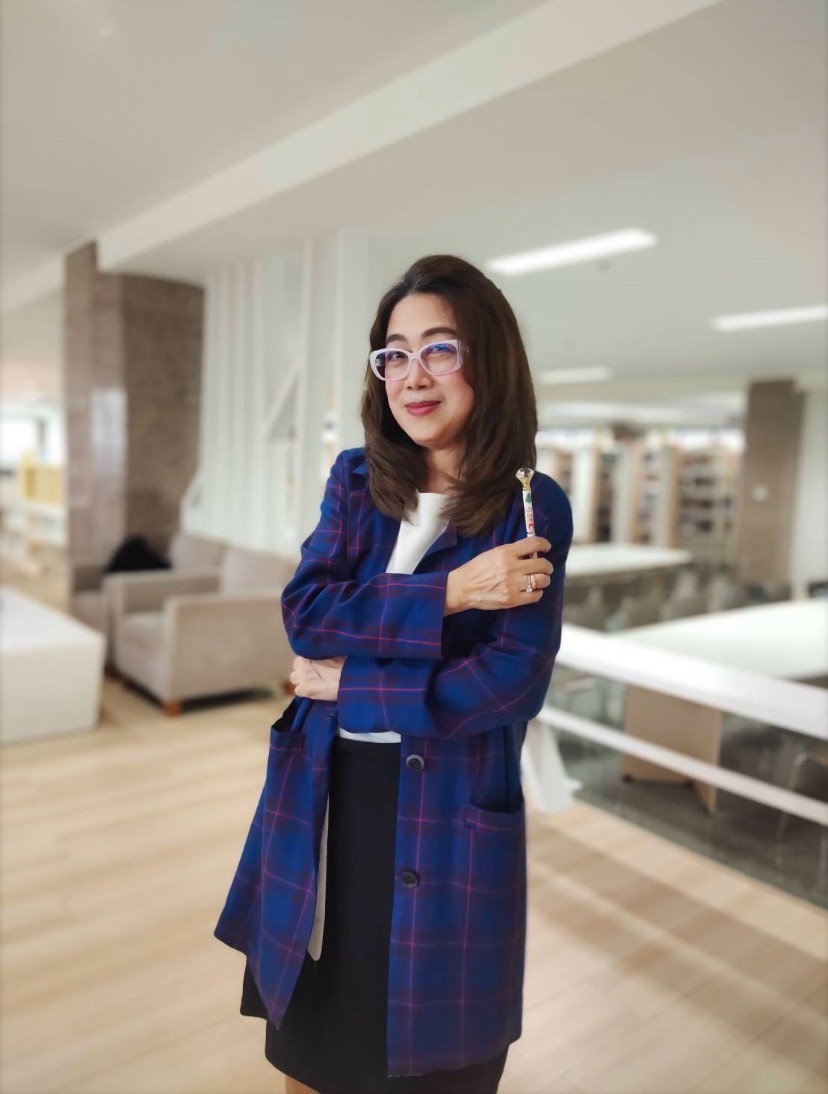 อาจารย์ต้อยตุลา นาคสกุล อาจารย์ประจำ สาขาวิชาการตลาด