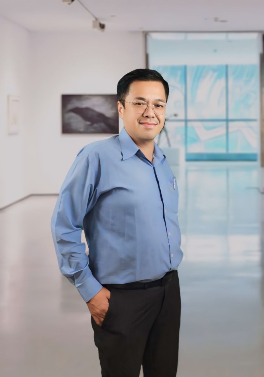 อาจารย์ทรงพล รอดทอง