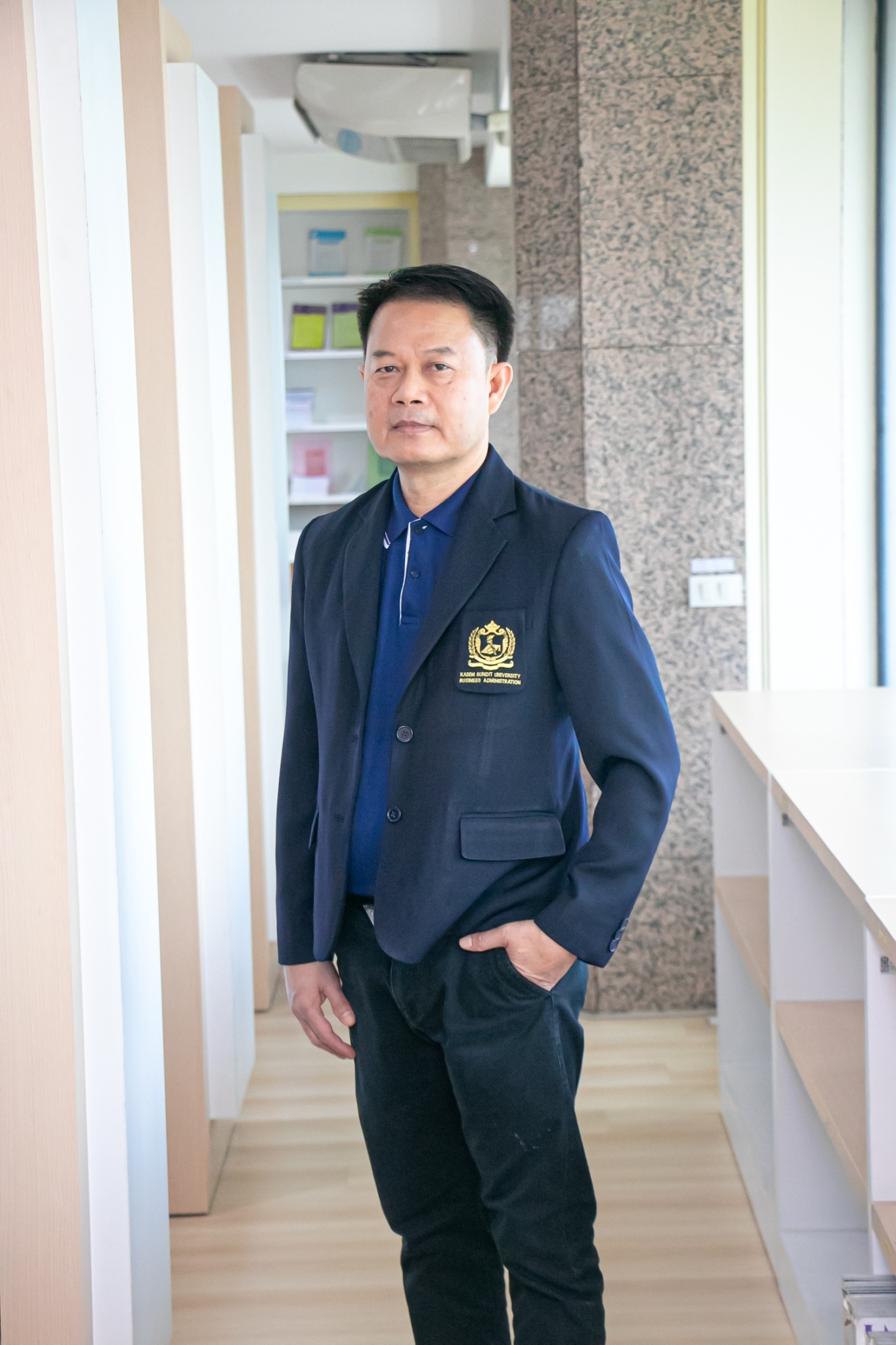 อาจารย์วีรวัฒน์ พุ่มพยอม (หัวหน้าสาขาวิชานวัตกรรมธุรกิจการค้าสมัยใหม่)