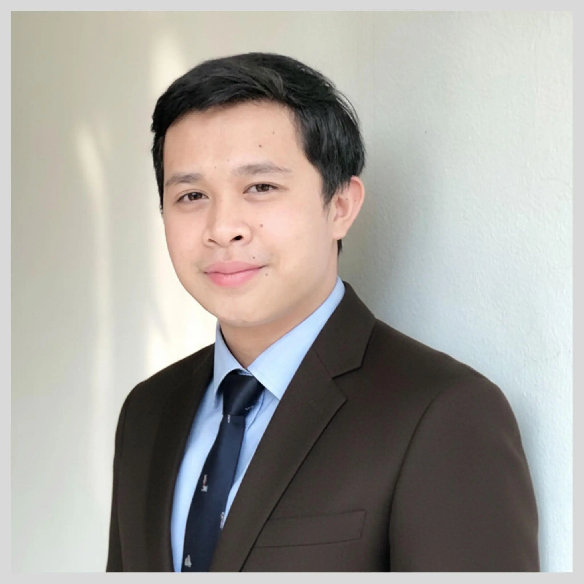 อาจารย์จิตรภาณุ เเย้มยิ่ง