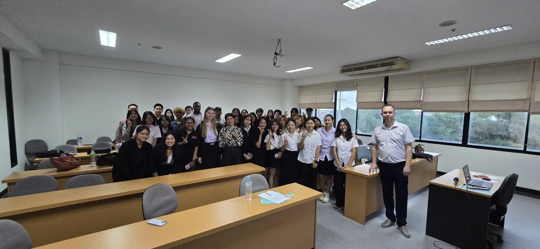 90930_0 International Program KBU