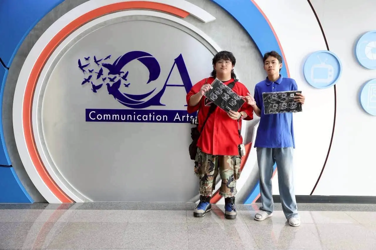 รับ รางวัลภาพถ่าย 1 Canon 2U