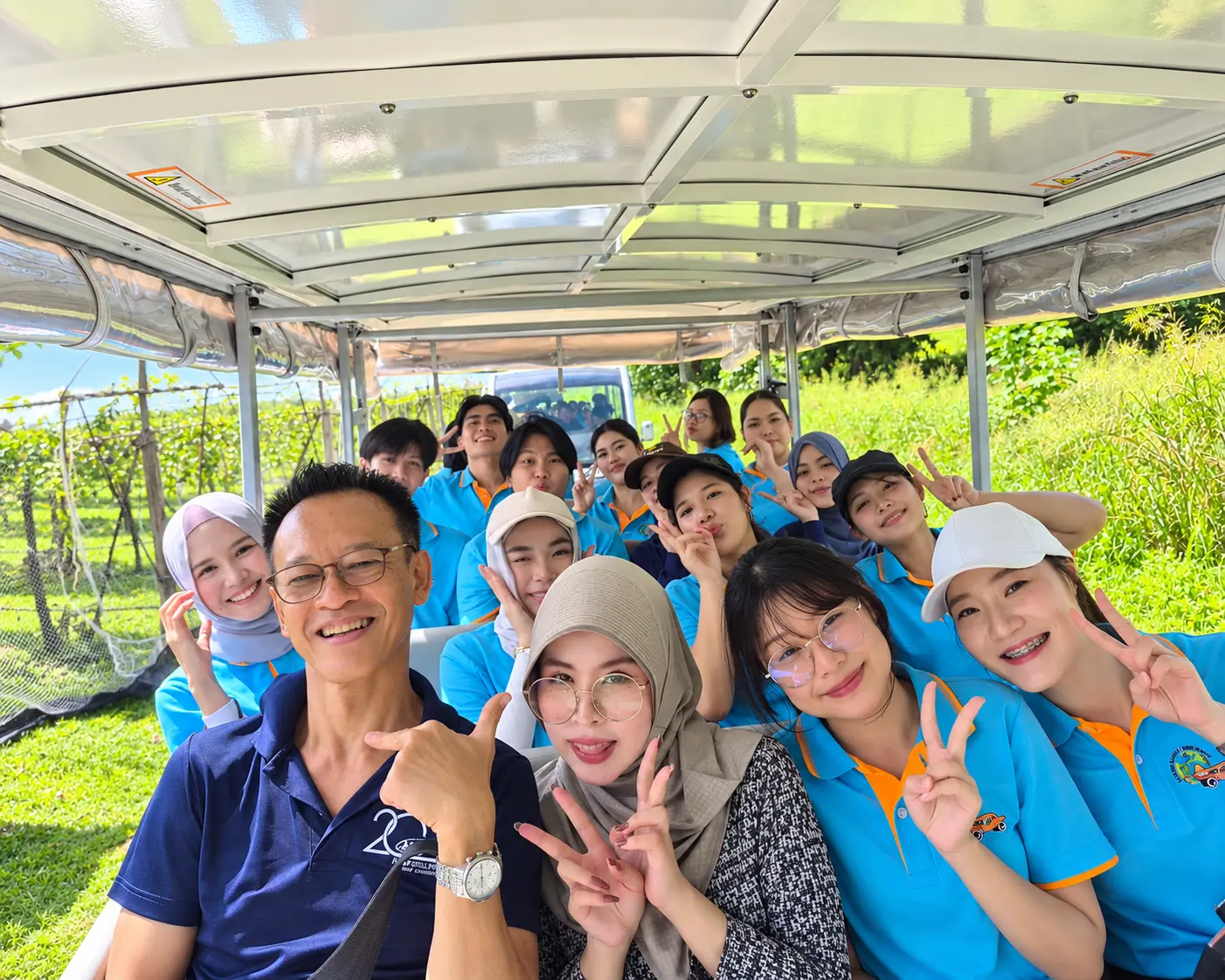 Cheerful Tram Group Selfie เรียนรู้นอกห้องเรียน